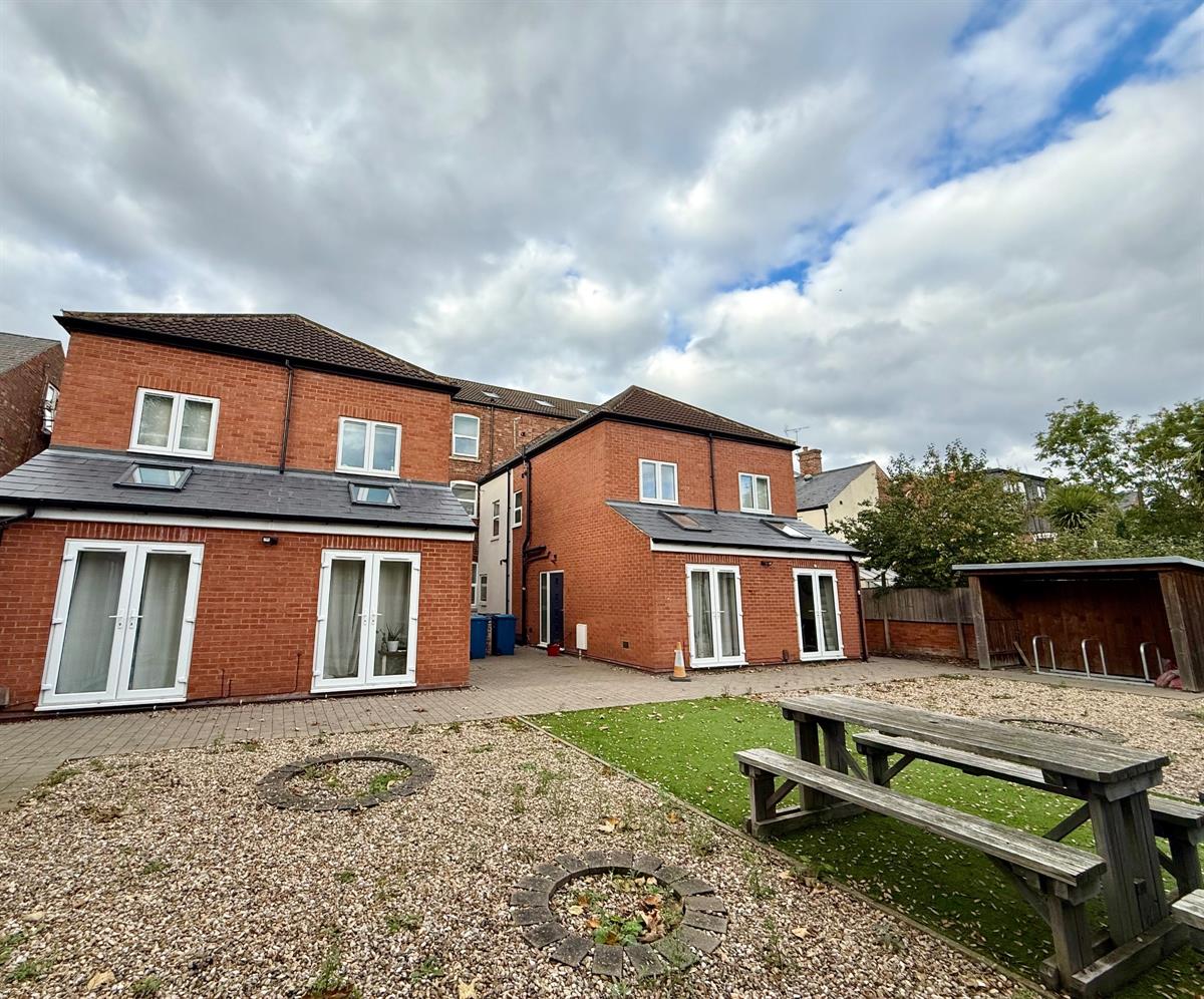 Flat Charnwood Grove in Rushcliffe