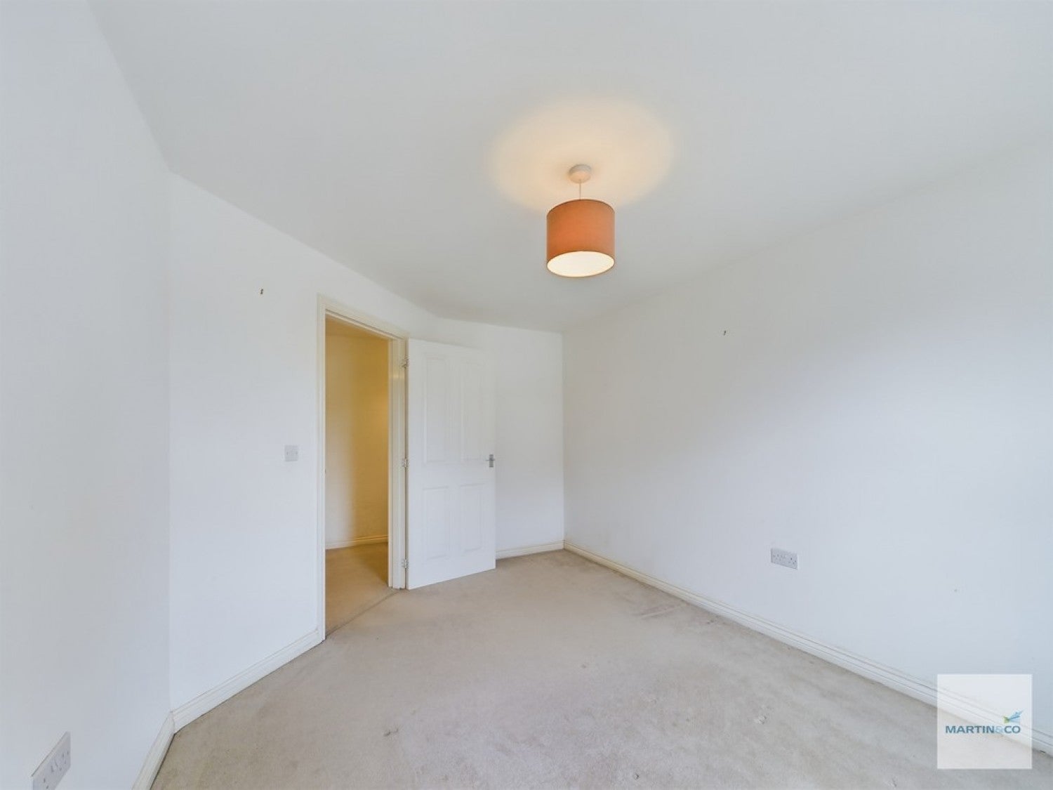 Flat Braunton Crescent in Nottingham