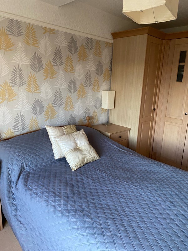 Room Fairfax Crescent in Porthcawl