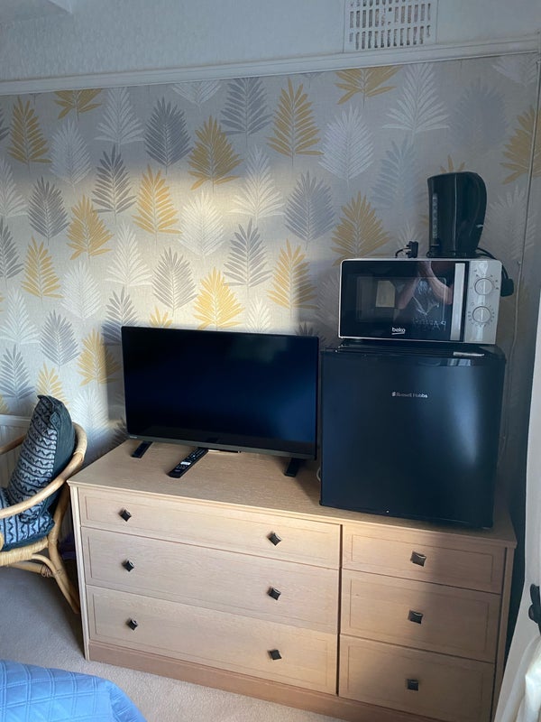 Room Fairfax Crescent in Porthcawl