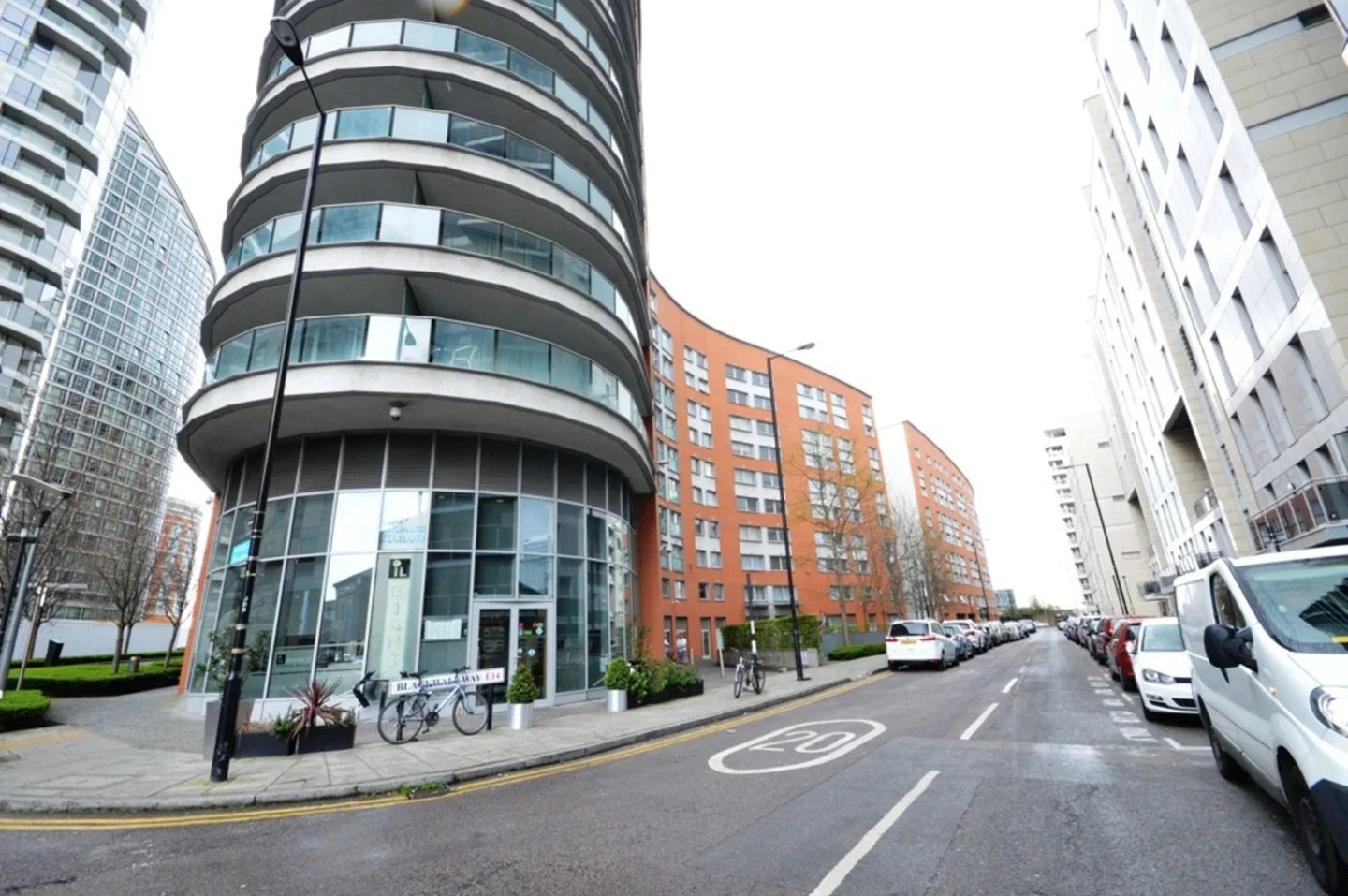 Flat Blackwall Way in Greater London