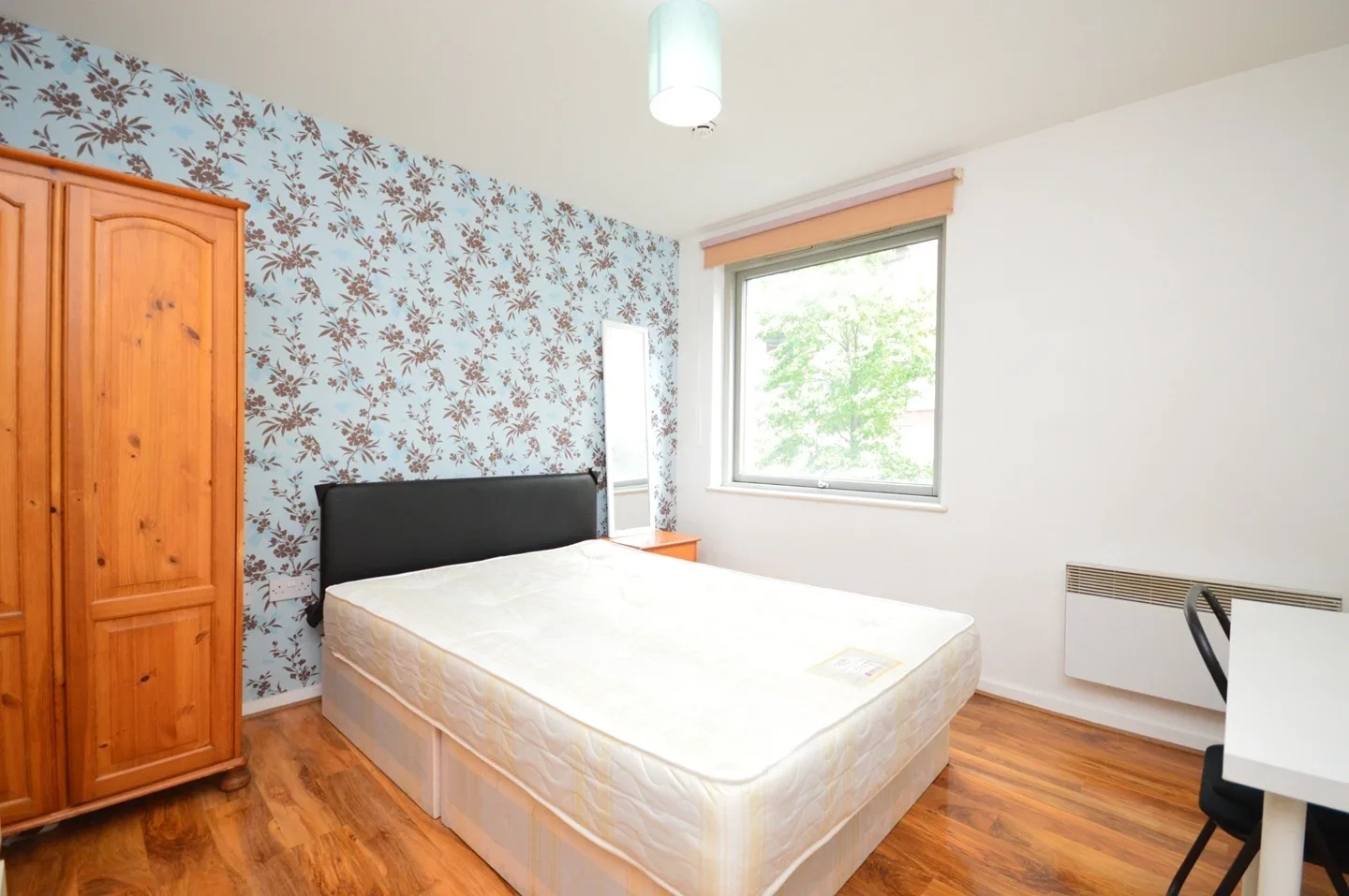 Flat Blackwall Way in Greater London