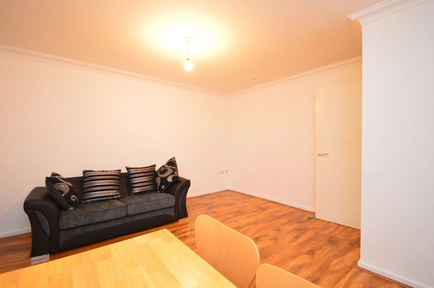 Flat Blackwall Way in Greater London