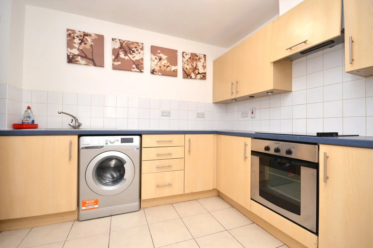 Flat Blackwall Way in Greater London