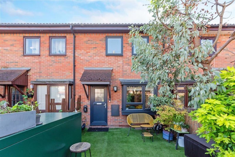 House Christchurch Close in Greater London