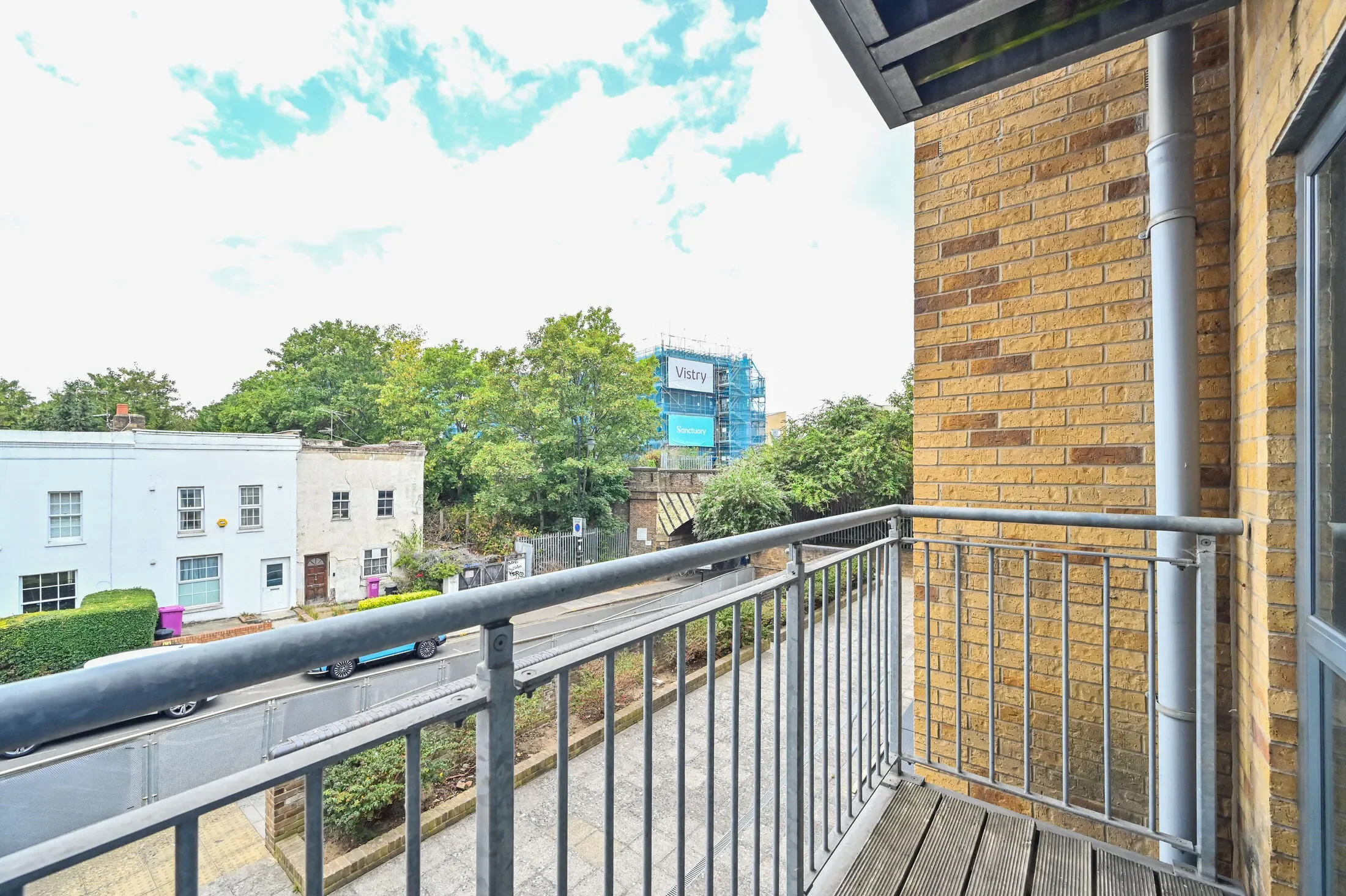 Flat Fairfield Road in Greater London