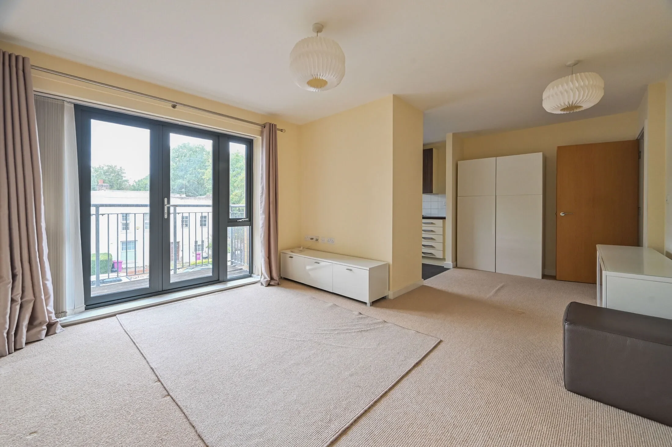 Flat Fairfield Road in Greater London