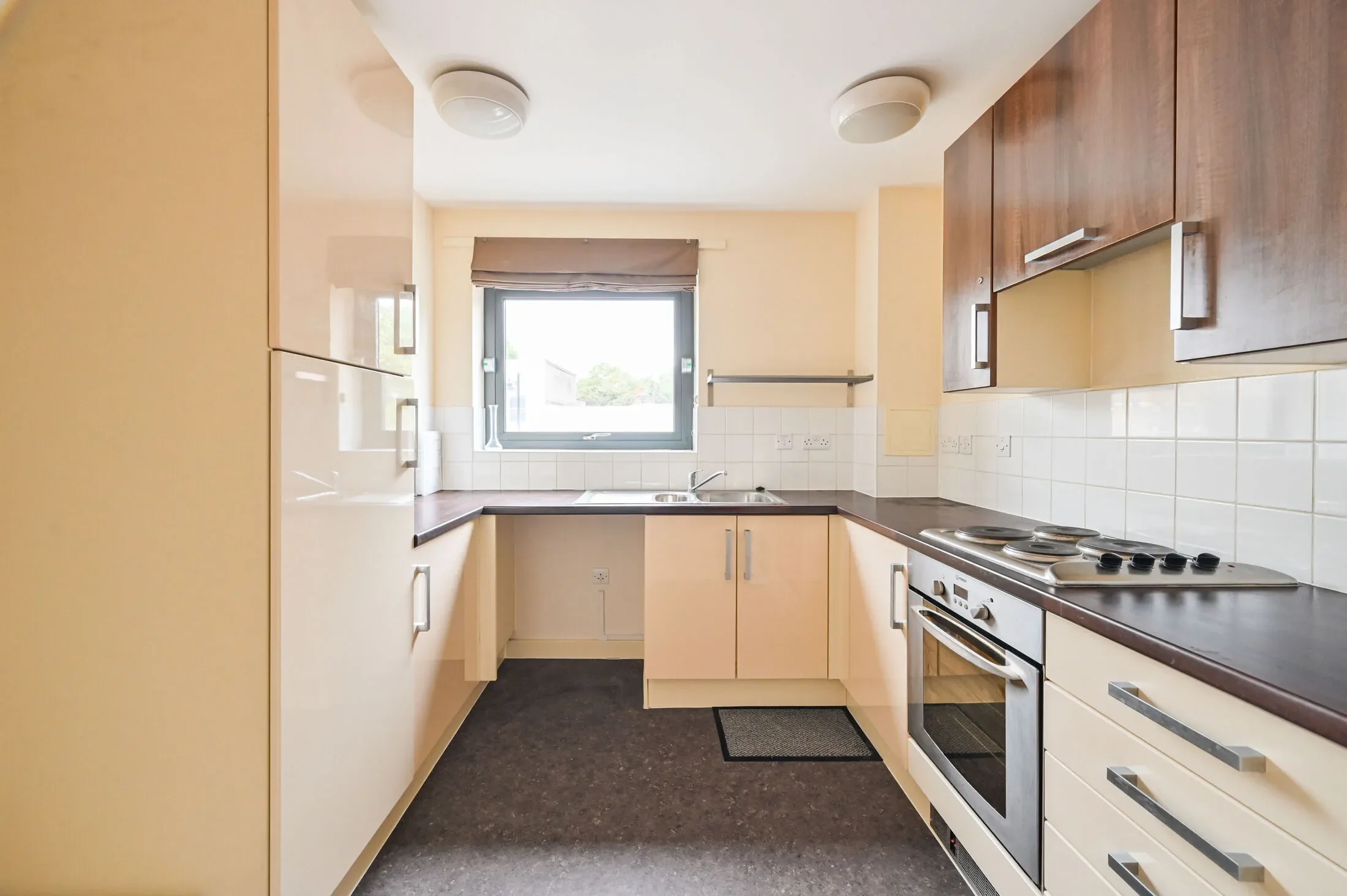 Flat Fairfield Road in Greater London