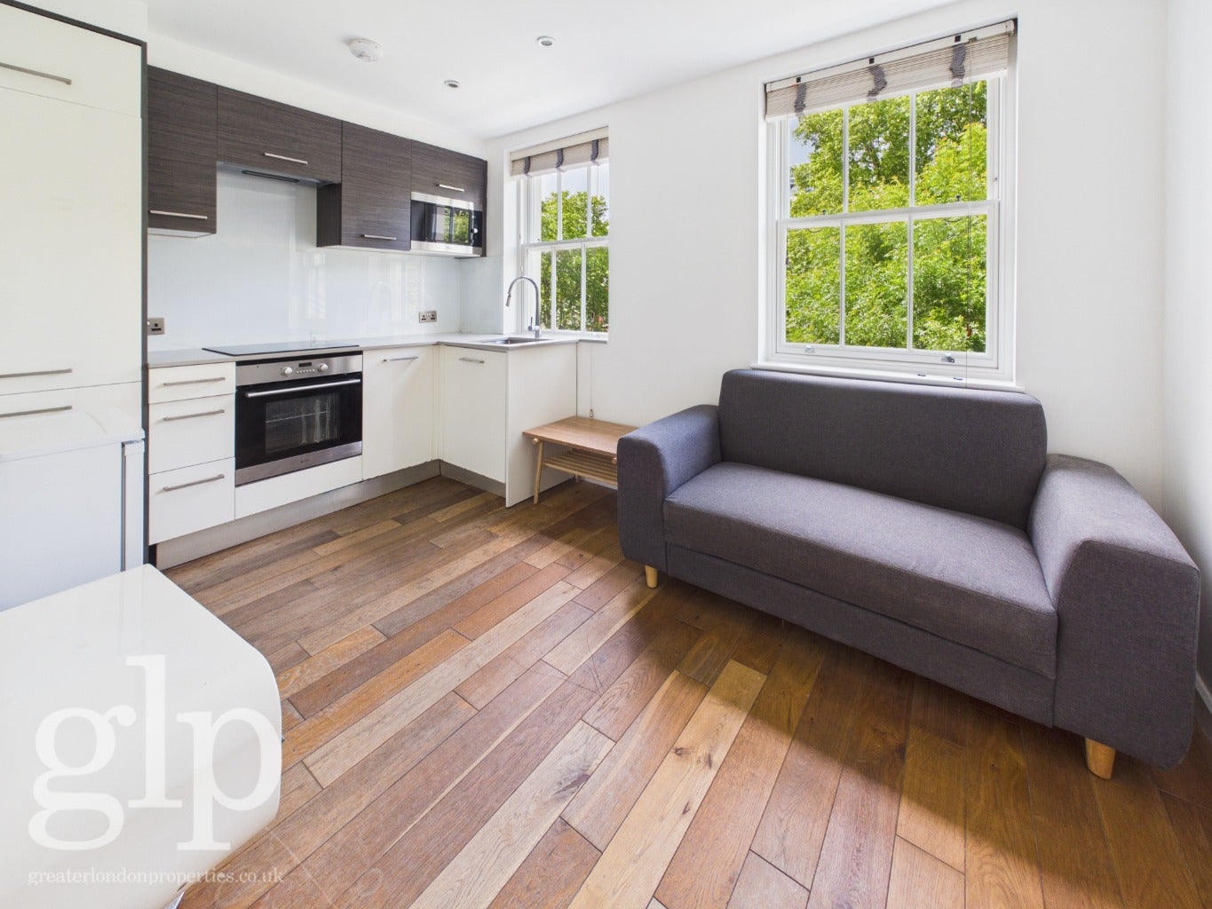 Flat Alleyn Court in City of Westminster