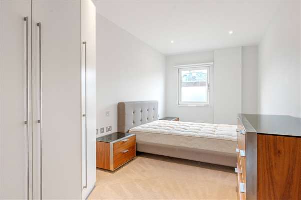 Flat Baltic Street West in Greater London
