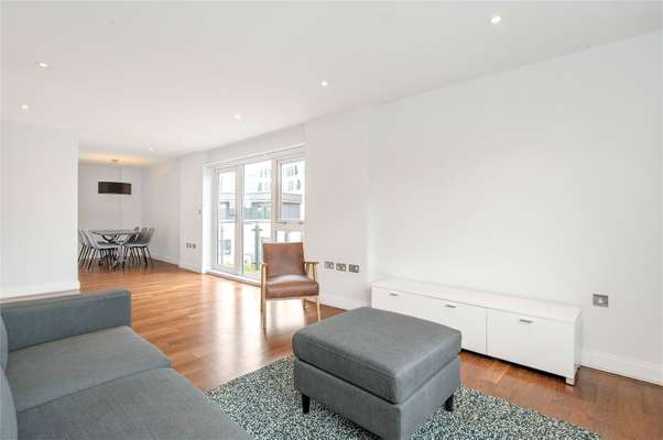 Flat Baltic Street West in Greater London