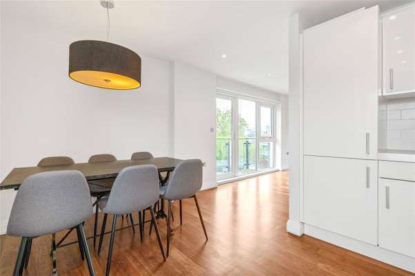 Flat Baltic Street West in Greater London
