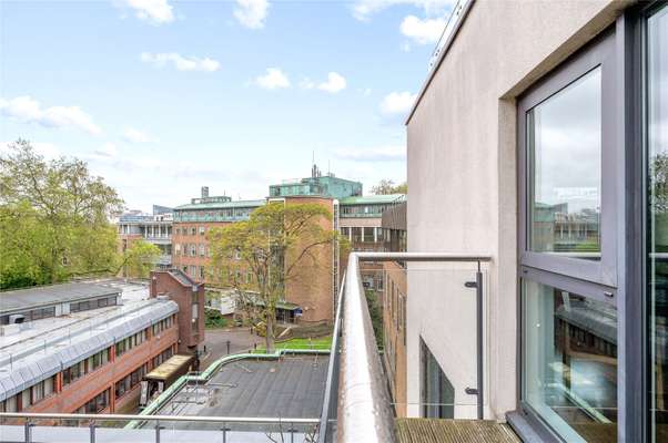 Flat Baltic Street West in Greater London