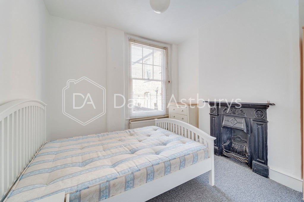 Flat Linzee Road in Greater London