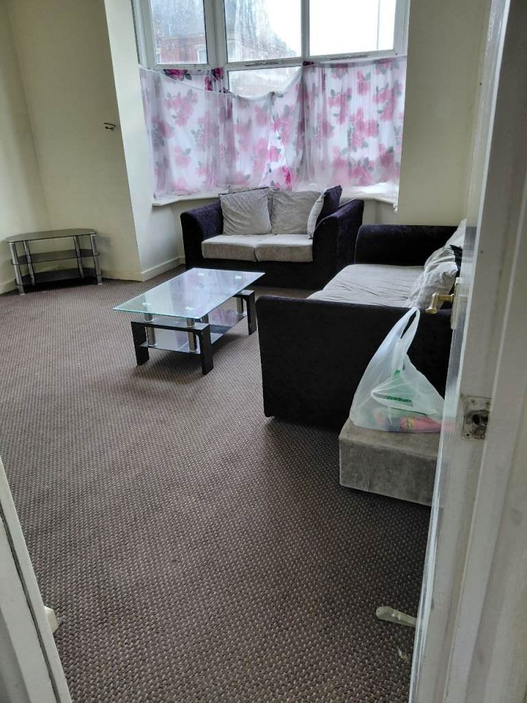 Flat Walmersley Road in Bury