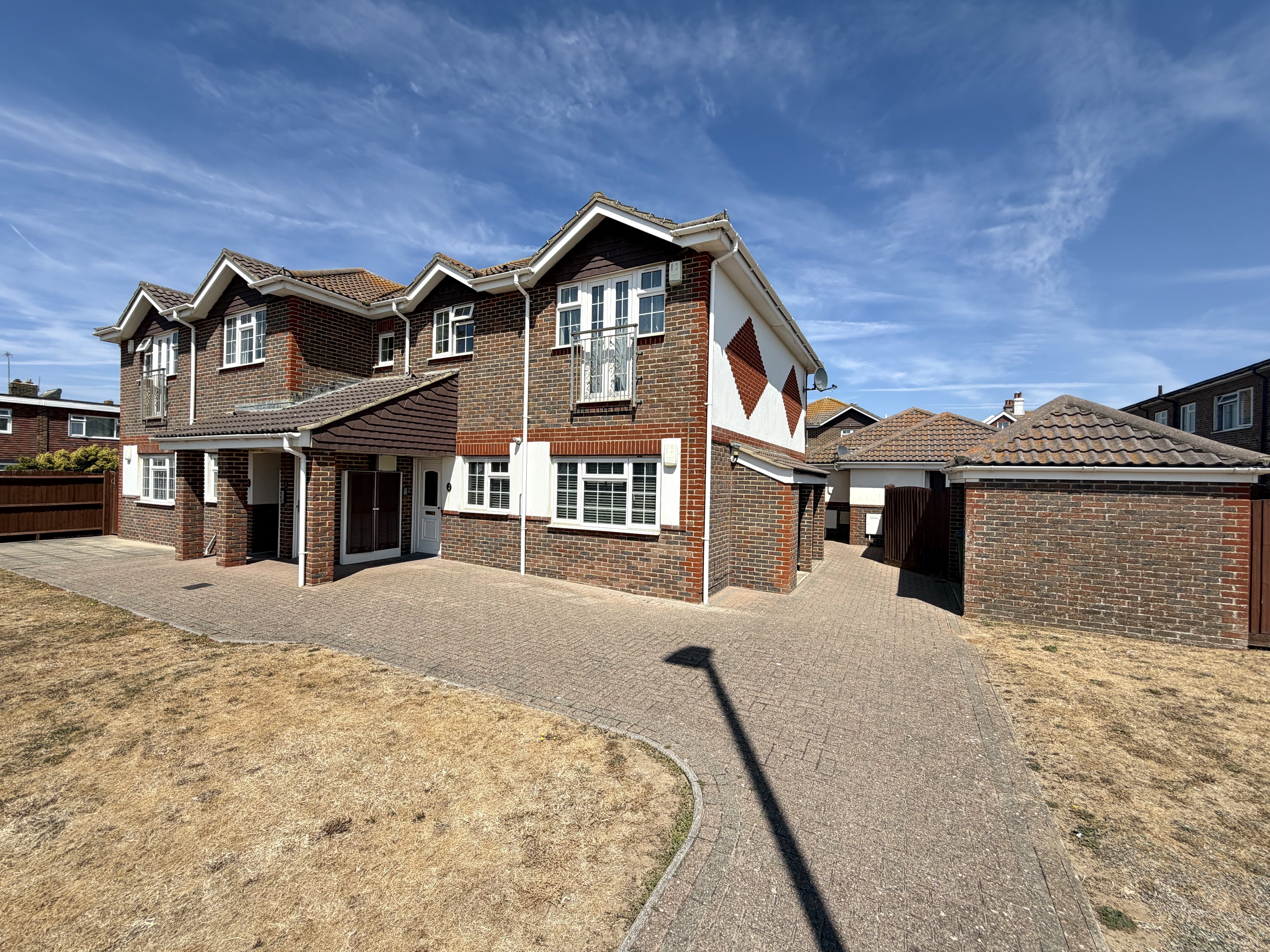 Flat South Coast Road in Peacehaven