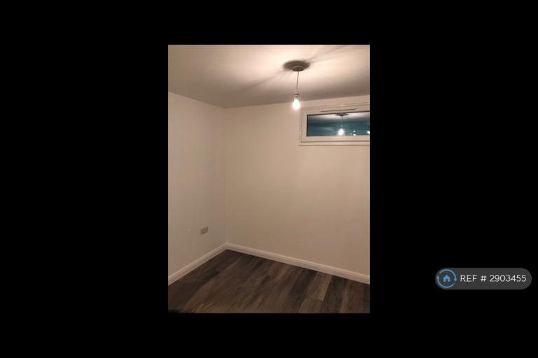 Flat Alfriston Road in Surrey Heath