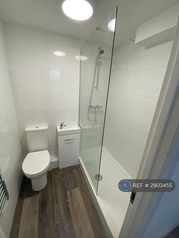 Flat Alfriston Road in Surrey Heath