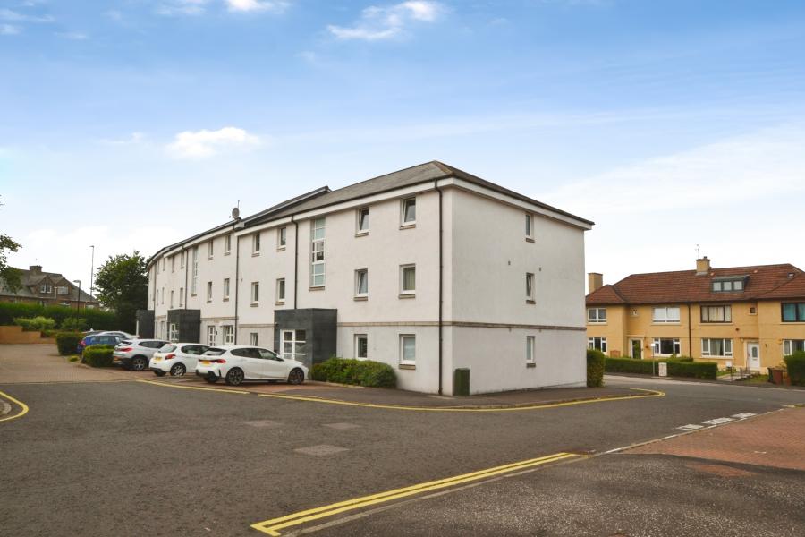House Chesser Avenue in City of Edinburgh