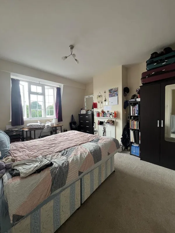 Flat Park Parade in Greater London