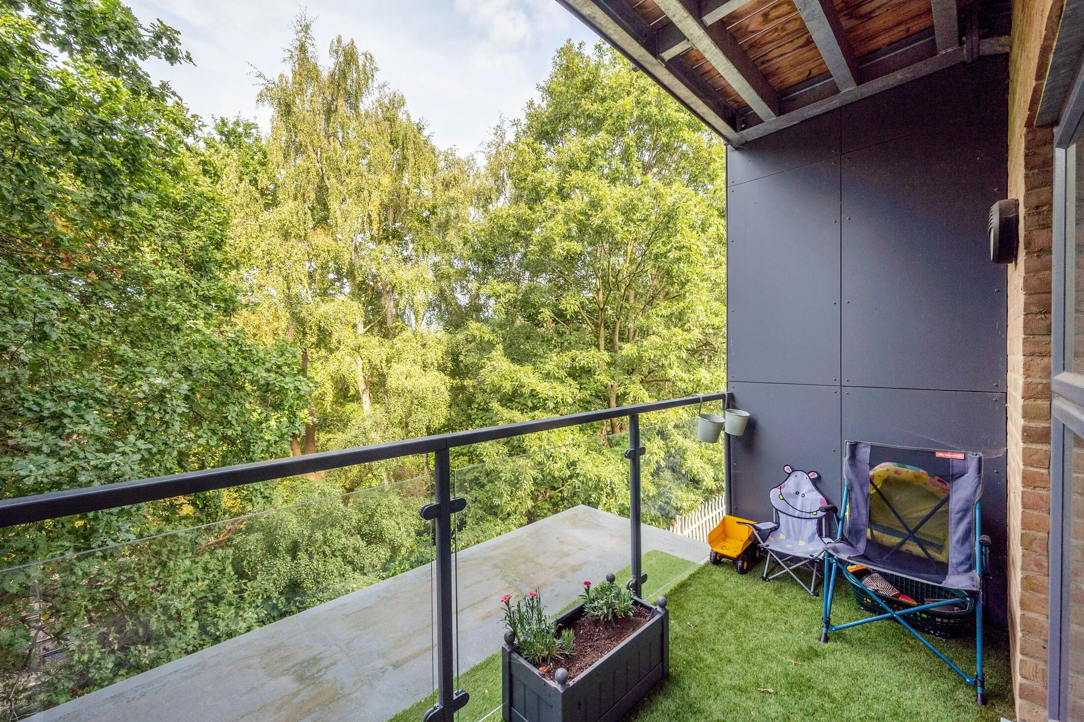 Flat Heathfield Square in Greater London