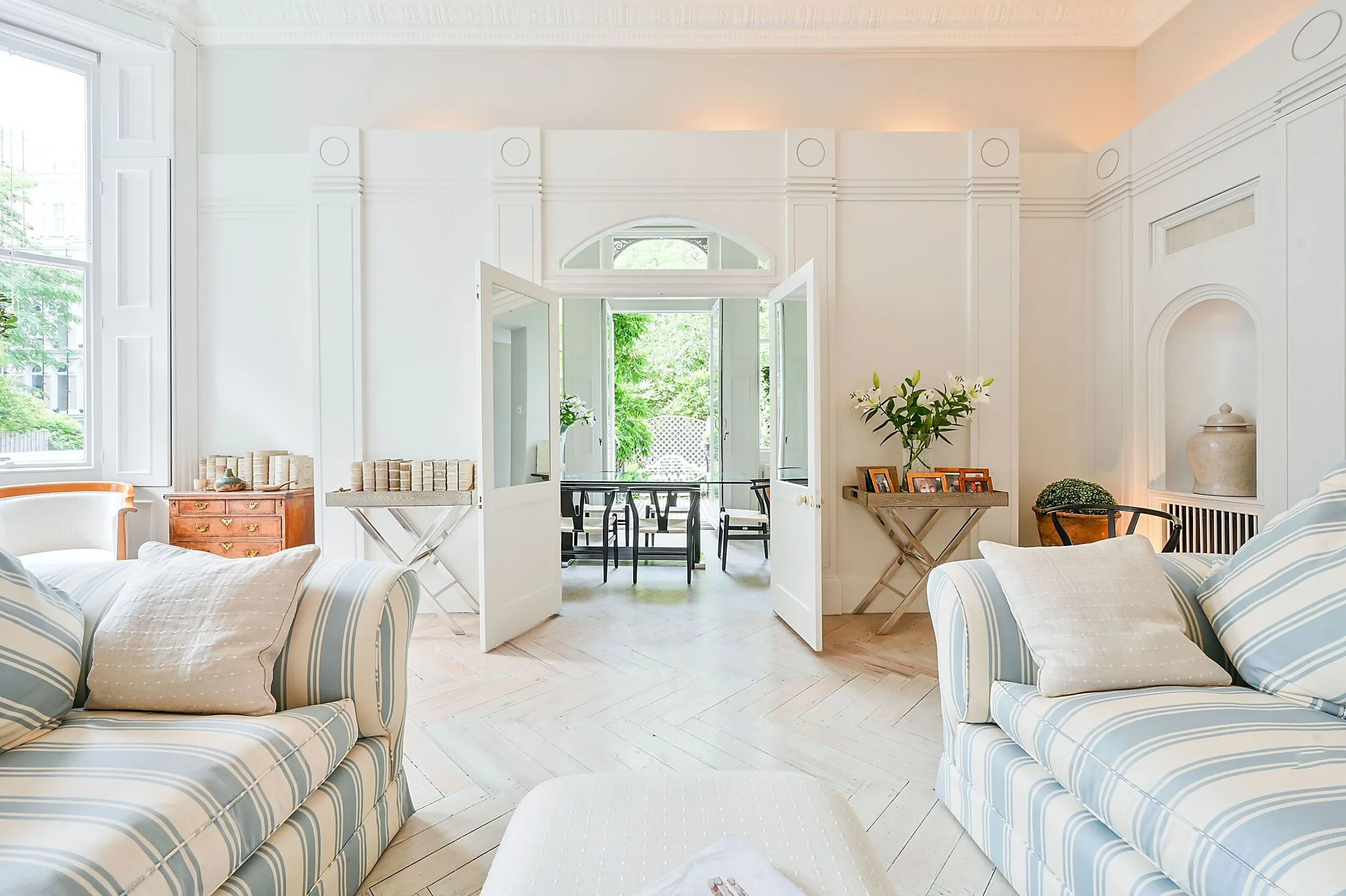 Flat Cornwall Gardens in Greater London