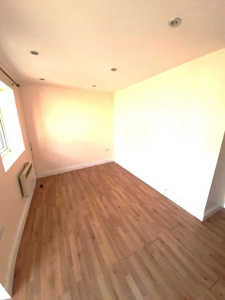 Flat Selan Gardens in Greater London
