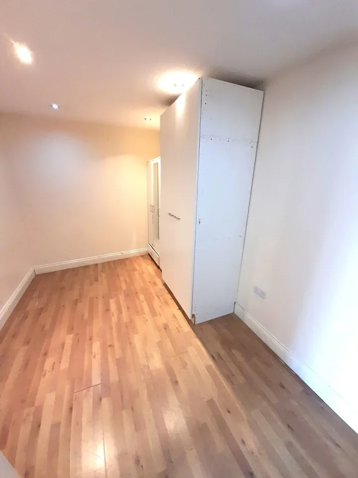 Flat Selan Gardens in Greater London