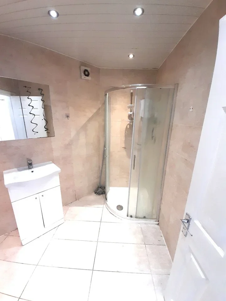 Flat Selan Gardens in Greater London