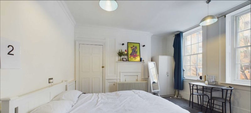 Room Cable Street in Greater London