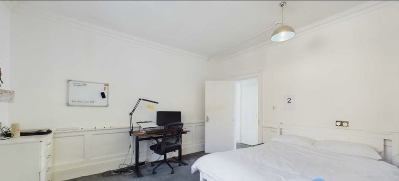 Room Cable Street in Greater London