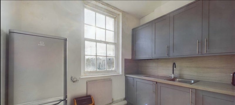 Room Cable Street in Greater London