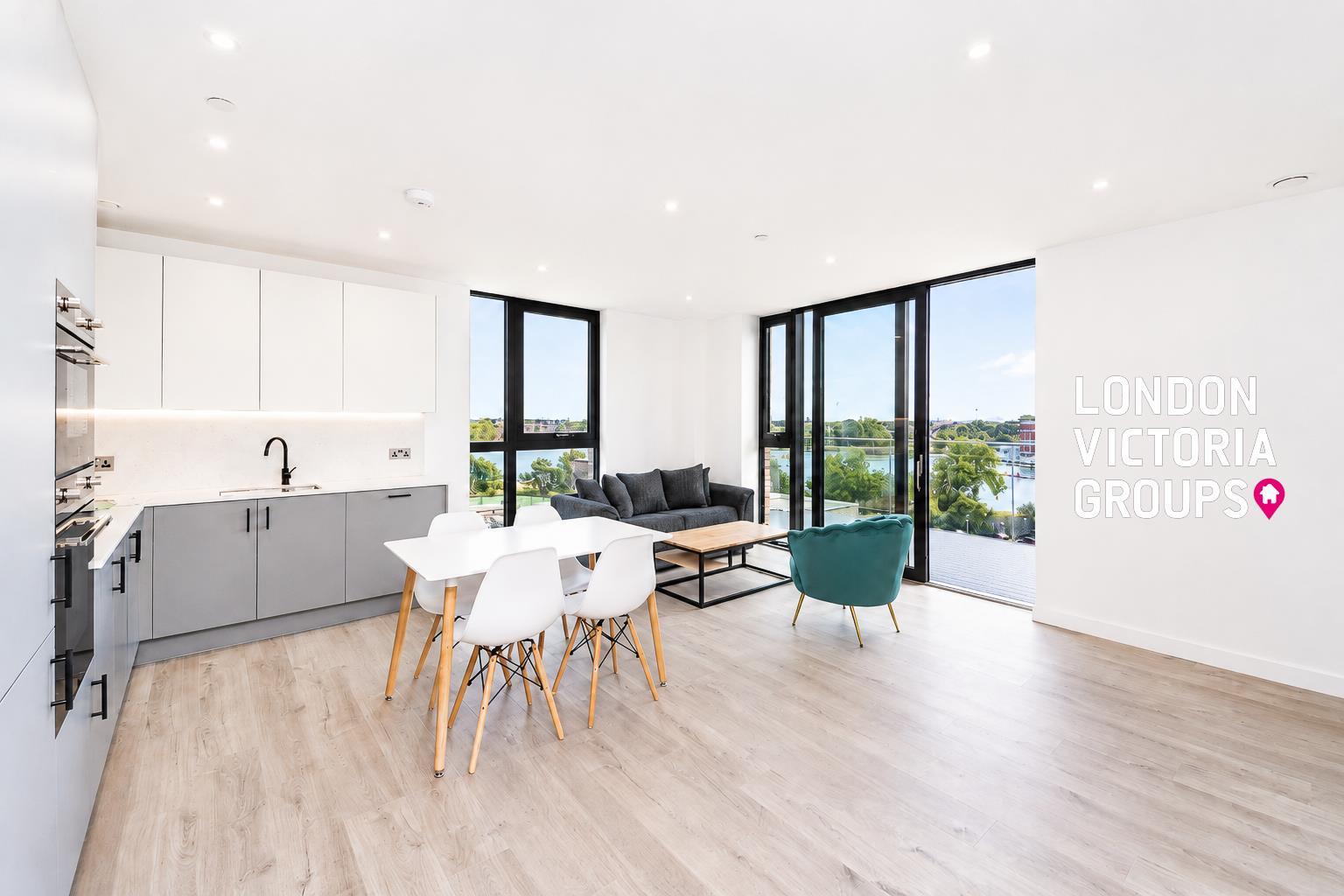 Flat Coster Avenue in Greater London