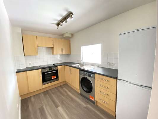 Flat Tuscany Gardens in Crawley