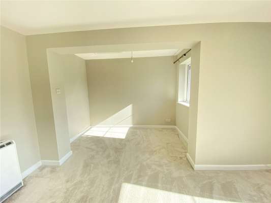 Flat Tuscany Gardens in Crawley