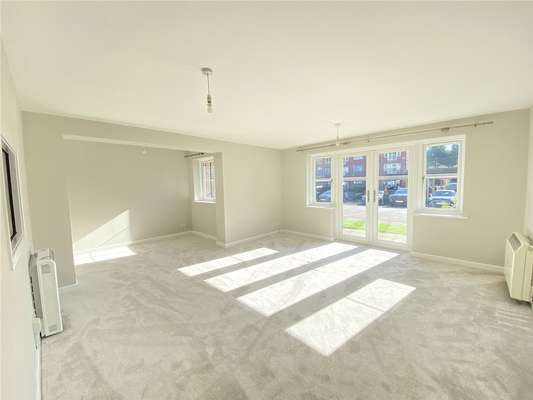Flat Tuscany Gardens in Crawley