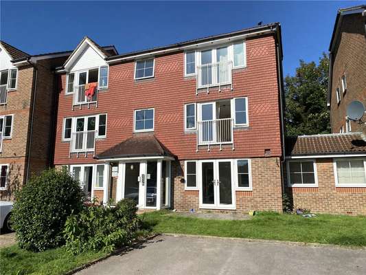 Flat Tuscany Gardens in Crawley