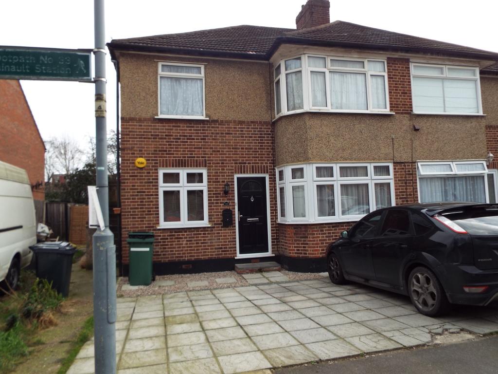 Flat Davids Way in Greater London