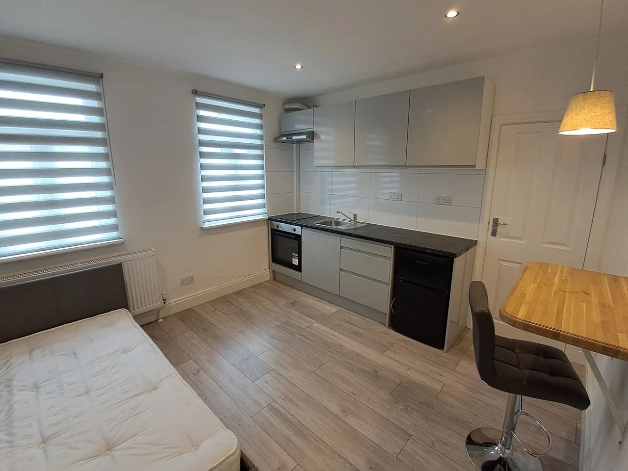 Flat Mellison Road in Greater London