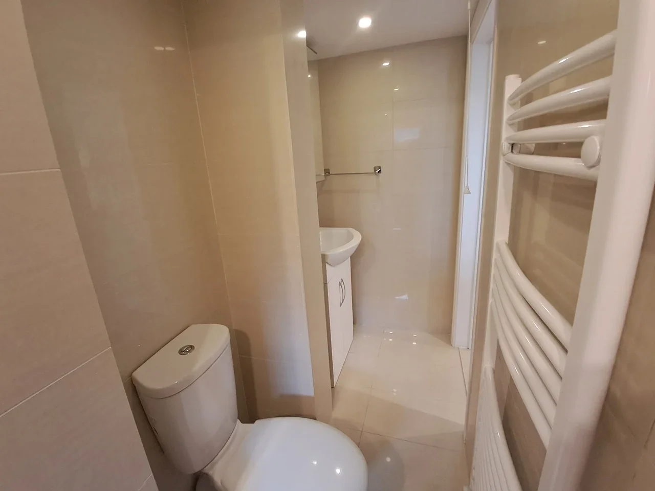 Flat Mellison Road in Greater London