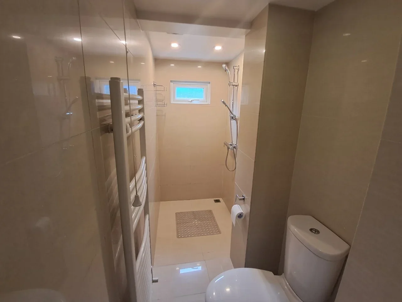 Flat Mellison Road in Greater London