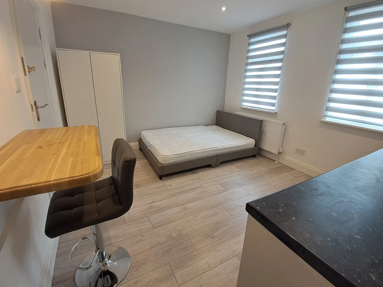 Flat Mellison Road in Greater London