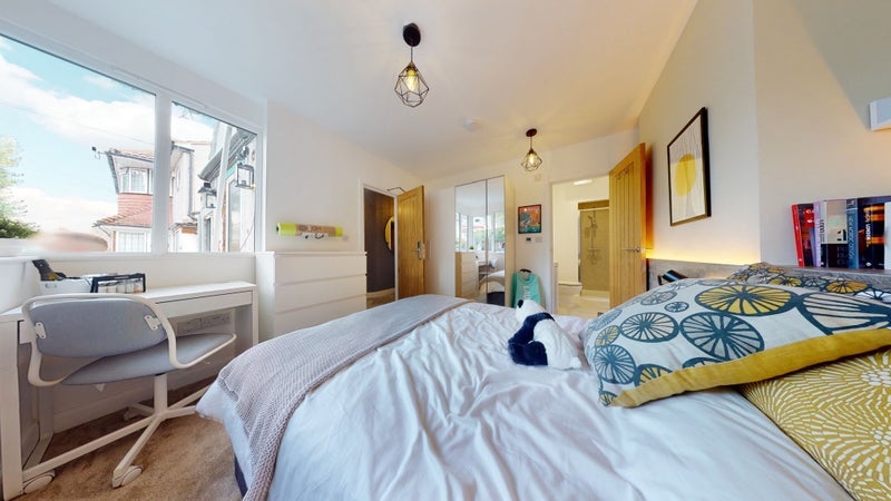 Room Ridgeway Drive in Greater London
