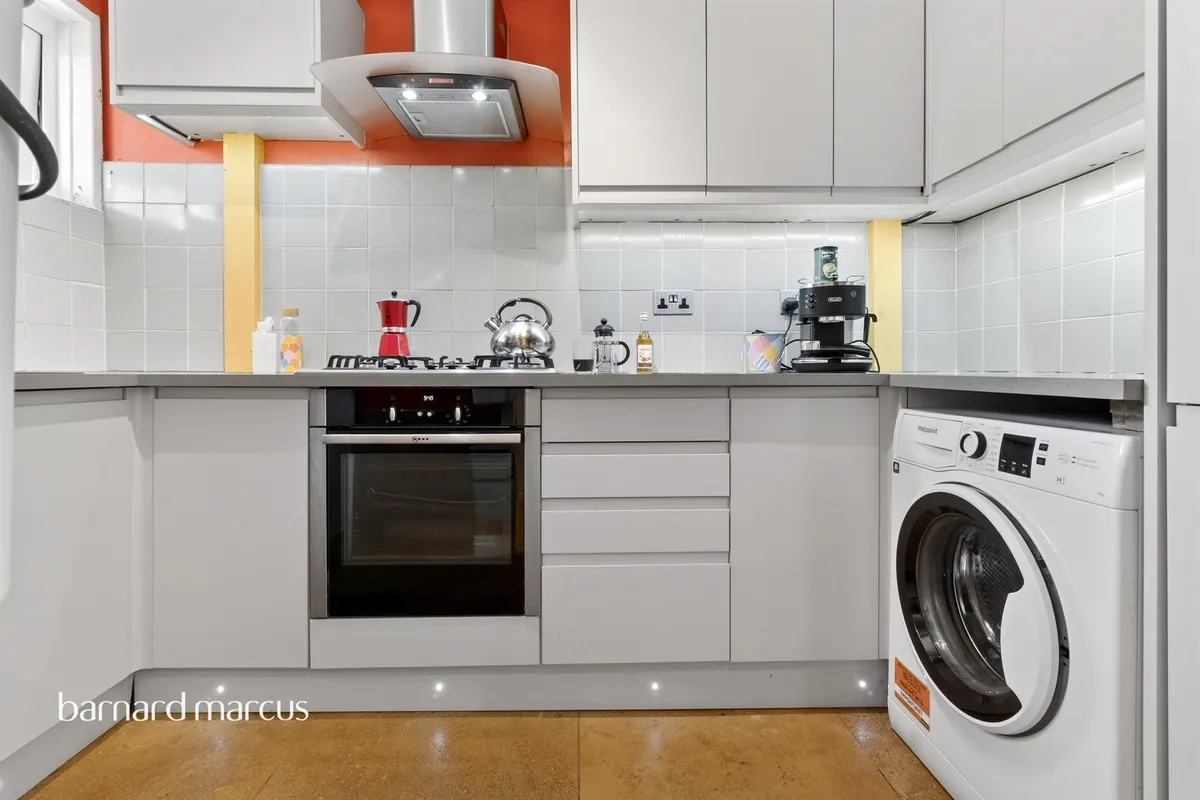 Flat Mortlake High Street in Greater London