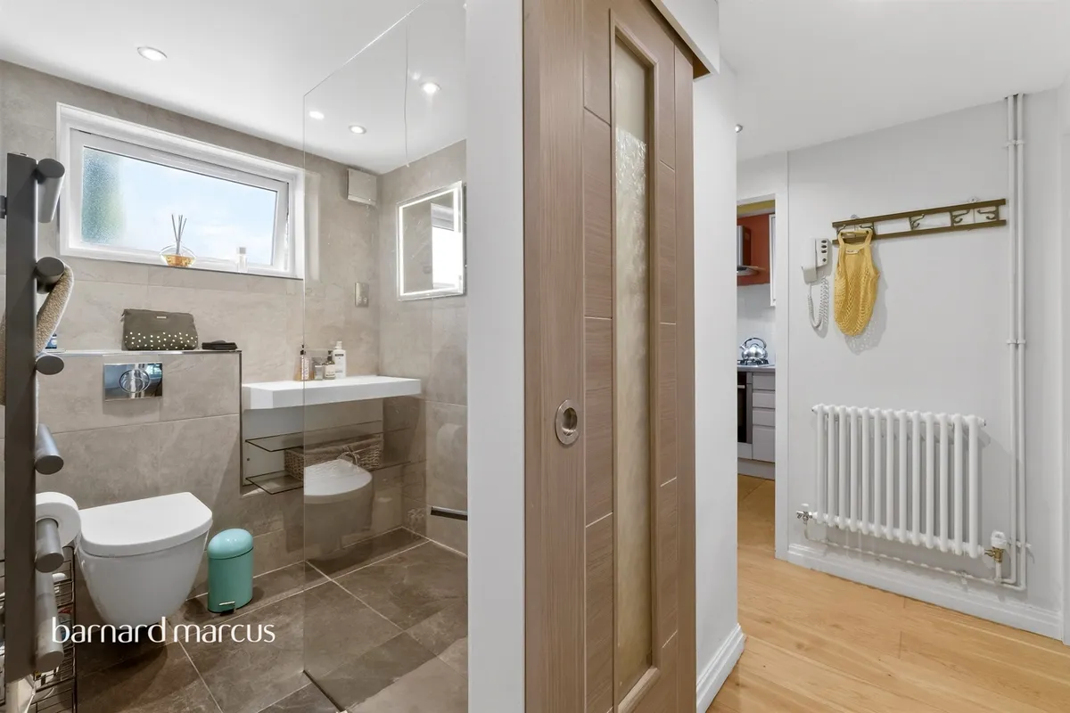 Flat Mortlake High Street in Greater London