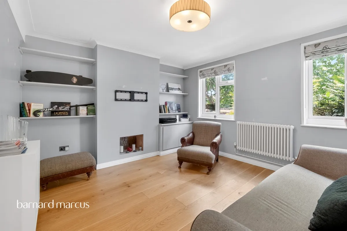 Flat Mortlake High Street in Greater London