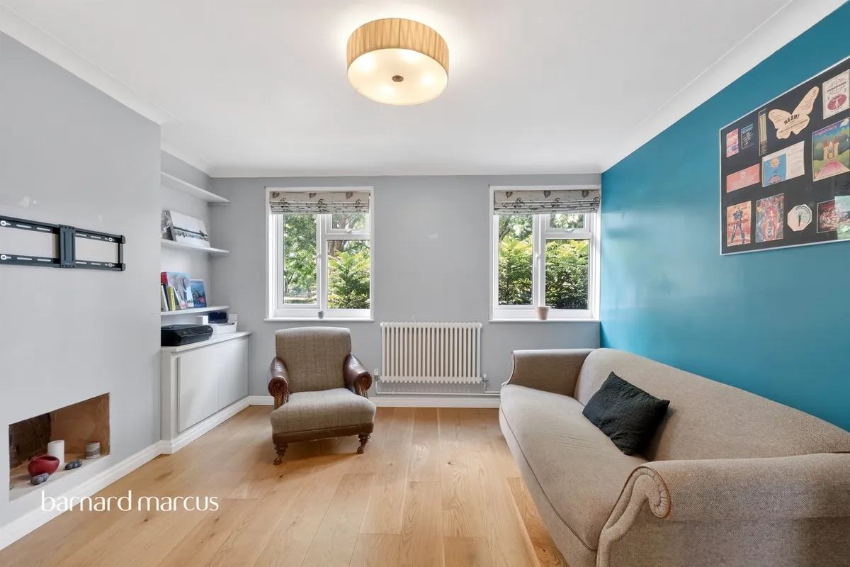 Flat Mortlake High Street in Greater London