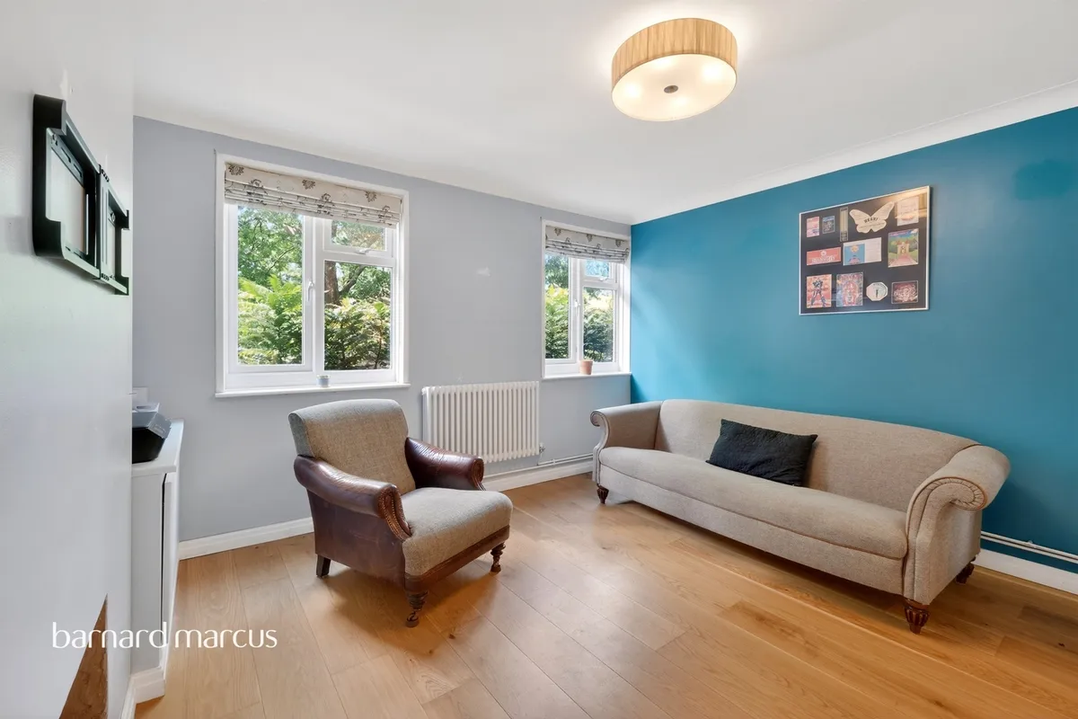 Flat Mortlake High Street in Greater London