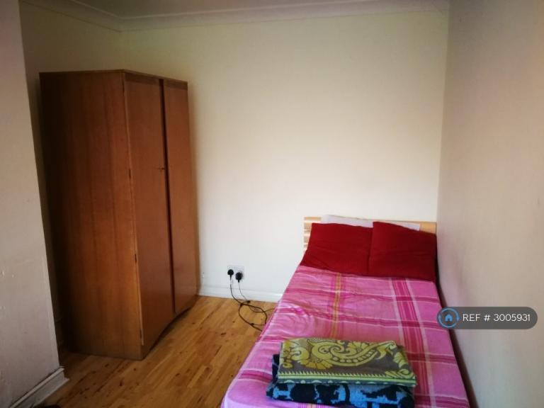 Room Kelsey Crescent in Cambridge