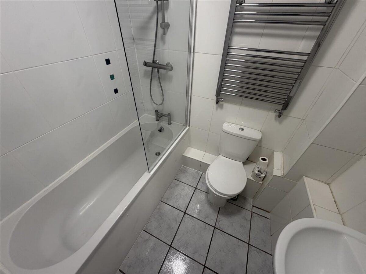 Flat Hadleigh Court in Broxbourne